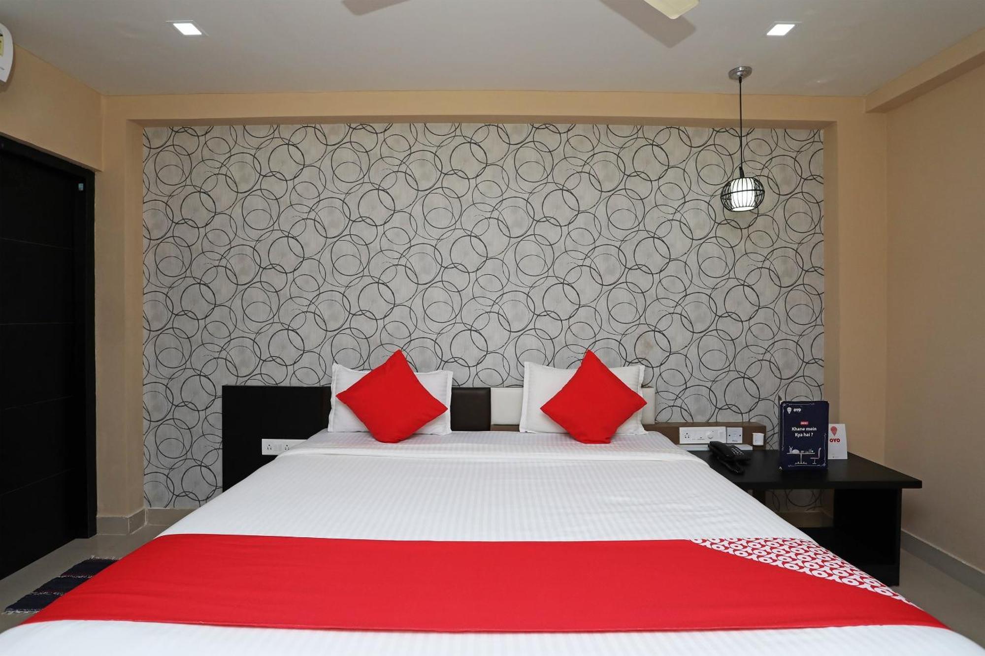 Capital O 11408 Hotel Sai Jagannath Khandagiri Bagian luar foto